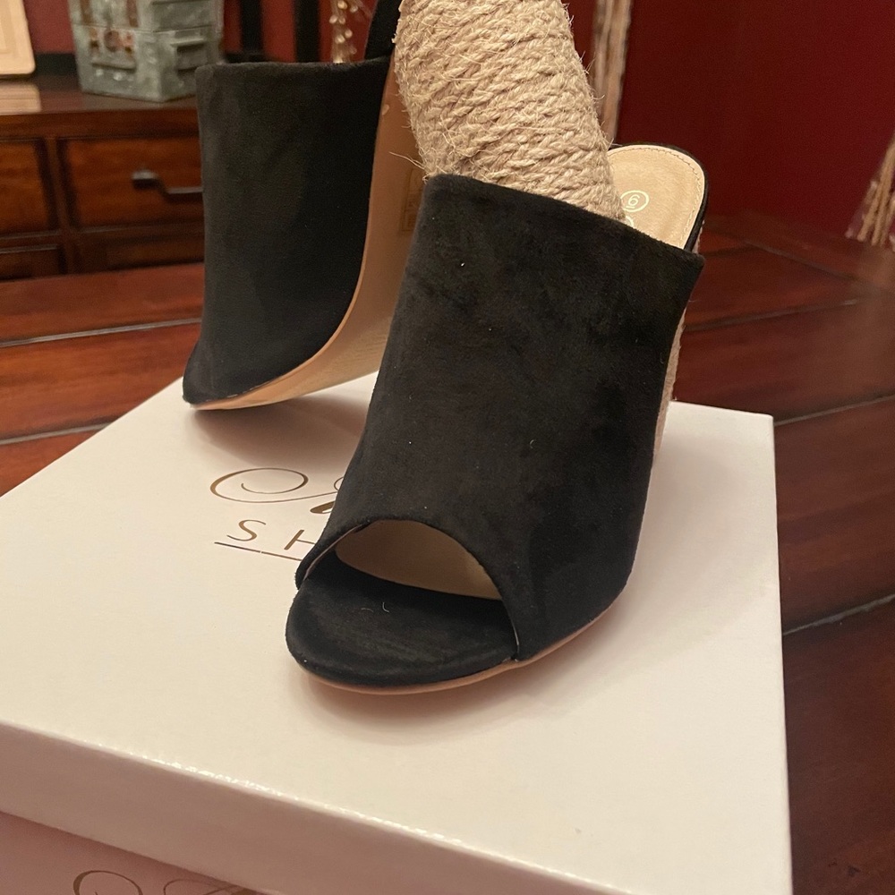 Black Slip-On High Heels - Picture 4 of 5